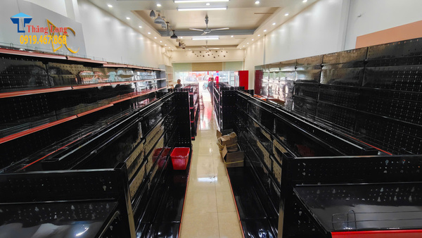 dự án kệ siêu thị tôn lỗ màu đen